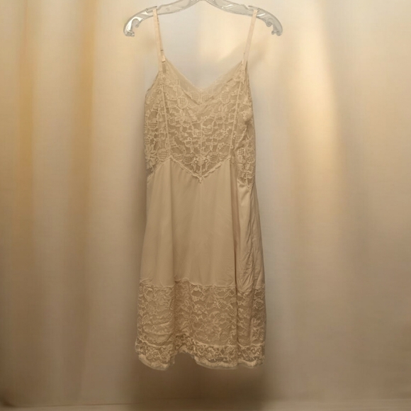 Vintage Vanity Fair Off-White Lace Full Slip. Made In USA. - Picture 2 of 16